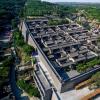 擴展上世紀(jì)30年代的山坡居住通過復(fù)制其布局和堆疊在它原來的結(jié)構(gòu) 擴展上世紀(jì)30年代的山坡居住通過復(fù)制其布局和堆疊在它原來的結(jié)構(gòu)