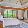 Snug House by Proctor＆Shaw酒店設有俯瞰花園的舒適客房