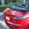 能源車資訊：特斯拉敞篷版Model 3位于后方的軟質(zhì)頂棚可以自動開閉